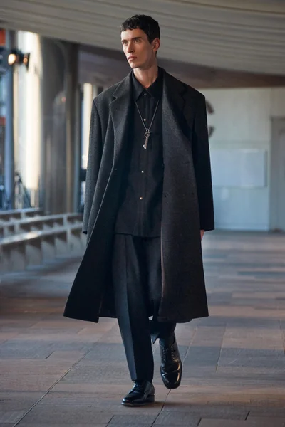 Look 3
